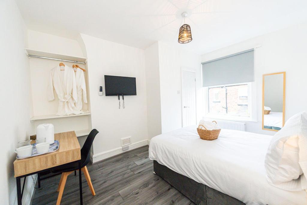 Room In Anfield Liverpool Bagian luar foto
