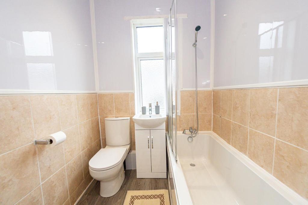 Room In Anfield Liverpool Bagian luar foto