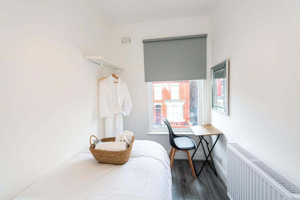Room In Anfield Liverpool Bagian luar foto